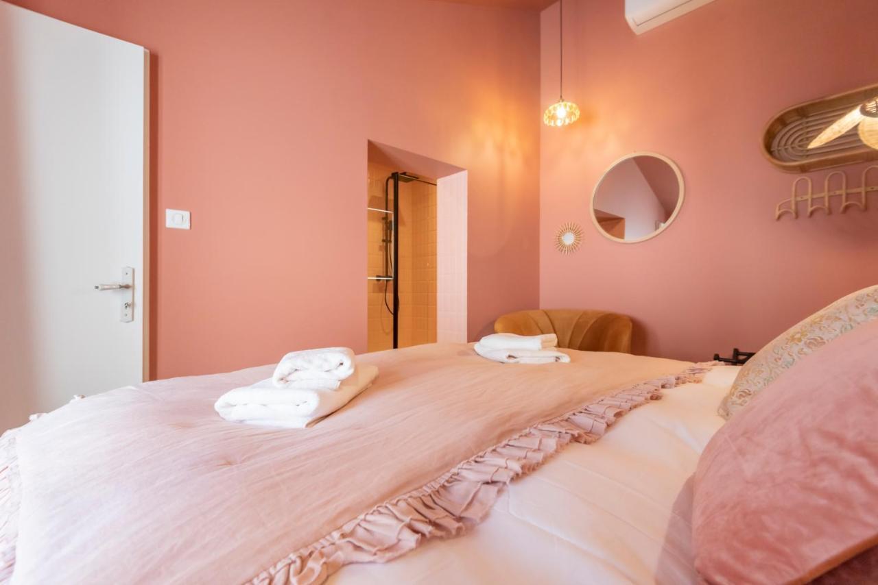 Le Vintage . Centre-ville . Atypique . Proche Gare . Wifi . Climatisation . Confortable . Appartement *